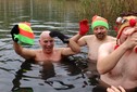 Miłośnicy zimnych kąpieli z Praszki rozpoczęli sezon