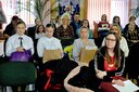 W Komendzie Powiatowej Policji w Wieluniu rozstrzygnięto konkurs plastyczny „Wyloguj się do życia”