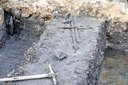 Kolejny fragment murów miejskich średniowiecznego Wielunia odkryty