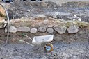Kolejny fragment murów miejskich średniowiecznego Wielunia odkryty