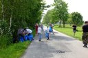 Tu się nie śmieci, tu sprzątały dzieci. Sprzątanie lasu przy drodze Strojec – Skotnica gm. Praszka