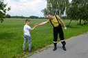 Tu się nie śmieci, tu sprzątały dzieci. Sprzątanie lasu przy drodze Strojec – Skotnica gm. Praszka