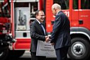 Burmistrz Praszki odebrał promesę na zakup nowego wozu bojowego dla OSP z terenu gminy