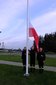 Biało-czerwona i flaga Strojca łopoczą na wietrze