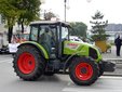 Snopki słomy pod biurem poselskim Pawła Rychlika. Rolnicy protestują w Wieluniu przeciwko „piątce dla zwierząt”