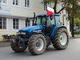 Snopki słomy pod biurem poselskim Pawła Rychlika. Rolnicy protestują w Wieluniu przeciwko „piątce dla zwierząt”