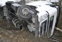 Wywrócony tir. O mały włos od tragedii