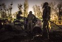 Nocne szkolenie żołnierzy. Uwalniali z wraku poszkodowanych