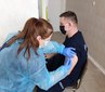Powiat wieluński: mundurowi i nauczyciele czekają na drugą dawkę szczepień