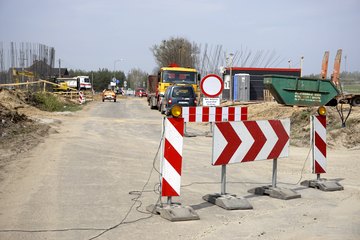 Gmina Praszka: zmiana organizacji ruchu na kilku drogach, jedna ulica będzie całkowicie zamknięta. Trwa budowa obwodnicy w ciągu DK 45
