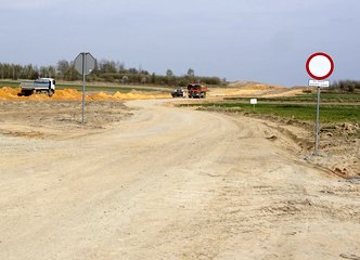 Gmina Praszka: zmiana organizacji ruchu na kilku drogach, jedna ulica będzie całkowicie zamknięta. Trwa budowa obwodnicy w ciągu DK 45