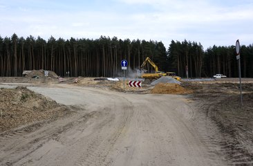 Gmina Praszka: zmiana organizacji ruchu na kilku drogach, jedna ulica będzie całkowicie zamknięta. Trwa budowa obwodnicy w ciągu DK 45