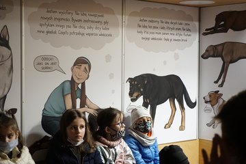Uczą jak „rozmawiać z psem” – akcja My nie gryziemy! w szkołach gminy Wieluń