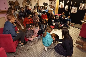 Uczą jak „rozmawiać z psem” – akcja My nie gryziemy! w szkołach gminy Wieluń