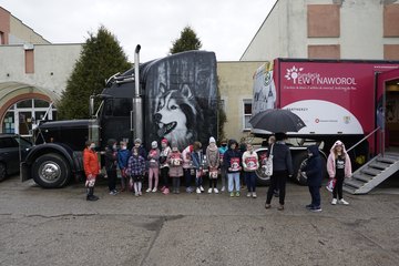 Uczą jak „rozmawiać z psem” – akcja My nie gryziemy! w szkołach gminy Wieluń