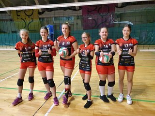 Młode siatkarki z Wielunia w półfinale eliminacji wojewódzkich KINDER+SPORT
