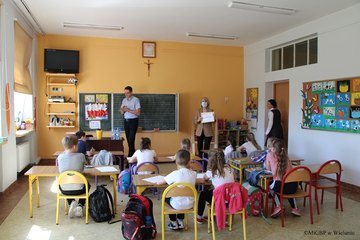 Uczniowie ze szkoły w Masłowicach spotkali się z pisarzem Pawłem Beręsewiczem