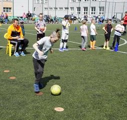Kulturalnie i sportowo. Dzień Dziecka na Orliku w Praszce