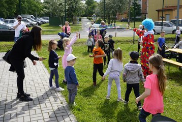 Kulturalnie i sportowo. Dzień Dziecka na Orliku w Praszce