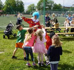 Kulturalnie i sportowo. Dzień Dziecka na Orliku w Praszce