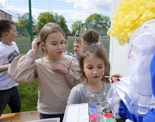 Kulturalnie i sportowo. Dzień Dziecka na Orliku w Praszce