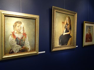 „Portret dziecka” - wystawa Aliny Sibery w Muzeum Ziemi Wieluńskiej została otwarta