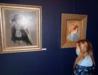 „Portret dziecka” - wystawa Aliny Sibery w Muzeum Ziemi Wieluńskiej została otwarta