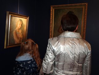 „Portret dziecka” - wystawa Aliny Sibery w Muzeum Ziemi Wieluńskiej została otwarta