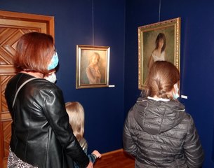 „Portret dziecka” - wystawa Aliny Sibery w Muzeum Ziemi Wieluńskiej została otwarta