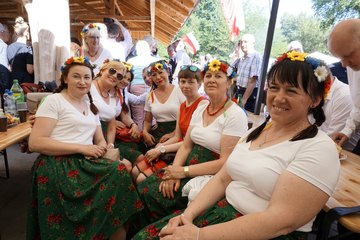 Marszałek Sejmu RP Elżbieta Witek odwiedziła piknik rodzinny w Kuźnicy Ługowskiej (gmina Osjaków)