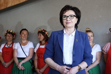 Marszałek Sejmu RP Elżbieta Witek odwiedziła piknik rodzinny w Kuźnicy Ługowskiej (gmina Osjaków)