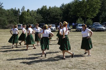 Marszałek Sejmu RP Elżbieta Witek odwiedziła piknik rodzinny w Kuźnicy Ługowskiej (gmina Osjaków)