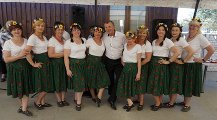 Marszałek Sejmu RP Elżbieta Witek odwiedziła piknik rodzinny w Kuźnicy Ługowskiej (gmina Osjaków)