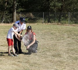 Marszałek Sejmu RP Elżbieta Witek odwiedziła piknik rodzinny w Kuźnicy Ługowskiej (gmina Osjaków)