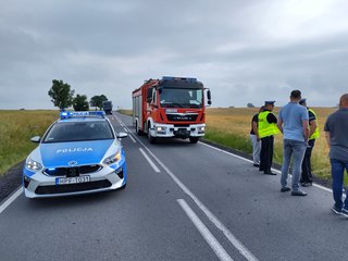 Zdarzenie drogowe w miejscowości Morzykobyła. Cysterna wypadła z drogi