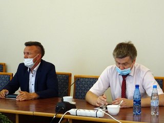 Trwa 38. sesja Rady Powiatu w Wieluniu. Rozpoczęła się podziękowaniami dla posła na Sejm RP, Pawła Rychlika