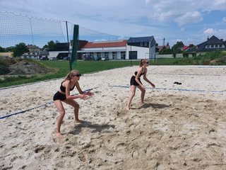 Zagrały w wakacyjnym turnieju plażówki