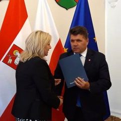 Wieluń: podpisanie umów samorządów z Zarządem Województwa Łódzkiego na dofinansowanie dróg