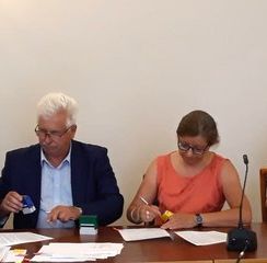 Wieluń: podpisanie umów samorządów z Zarządem Województwa Łódzkiego na dofinansowanie dróg