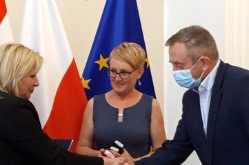 Wieluń: podpisanie umów samorządów z Zarządem Województwa Łódzkiego na dofinansowanie dróg
