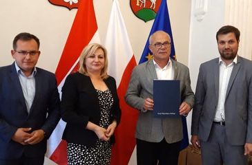 Wieluń: podpisanie umów samorządów z Zarządem Województwa Łódzkiego na dofinansowanie dróg