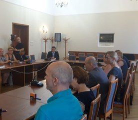 Wieluń: podpisanie umów samorządów z Zarządem Województwa Łódzkiego na dofinansowanie dróg