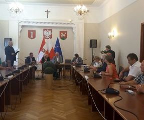 Wieluń: podpisanie umów samorządów z Zarządem Województwa Łódzkiego na dofinansowanie dróg