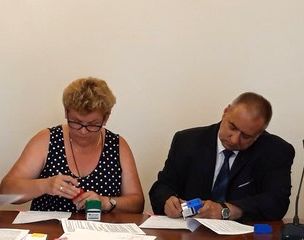 Wieluń: podpisanie umów samorządów z Zarządem Województwa Łódzkiego na dofinansowanie dróg