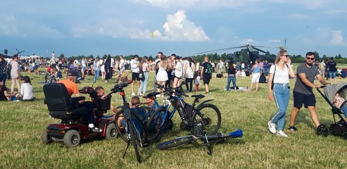 Fly Fest w Piotrkowie Trybunalskim. Na lotnisko Aeroklubu Piotrkowskiego przybyło 12 tys. ludzi