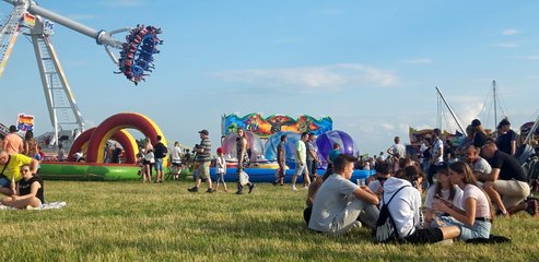Fly Fest w Piotrkowie Trybunalskim. Na lotnisko Aeroklubu Piotrkowskiego przybyło 12 tys. ludzi