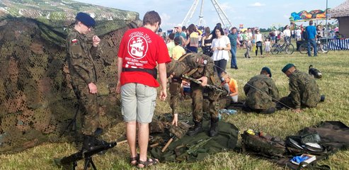 Fly Fest w Piotrkowie Trybunalskim. Na lotnisko Aeroklubu Piotrkowskiego przybyło 12 tys. ludzi