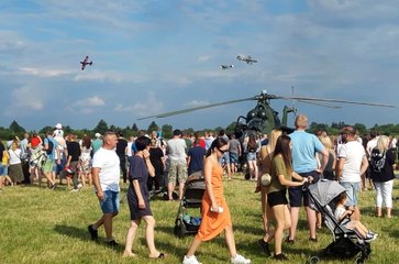 Fly Fest w Piotrkowie Trybunalskim. Na lotnisko Aeroklubu Piotrkowskiego przybyło 12 tys. ludzi