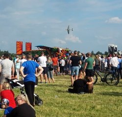 Fly Fest w Piotrkowie Trybunalskim. Na lotnisko Aeroklubu Piotrkowskiego przybyło 12 tys. ludzi