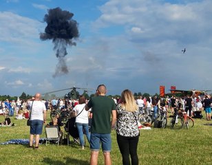 Fly Fest w Piotrkowie Trybunalskim. Na lotnisko Aeroklubu Piotrkowskiego przybyło 12 tys. ludzi